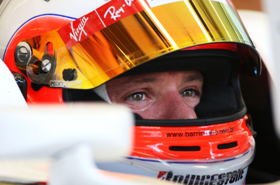 Rubens Barrichello usando capacete Arai — Fórmula 1 — Virgin Racing
