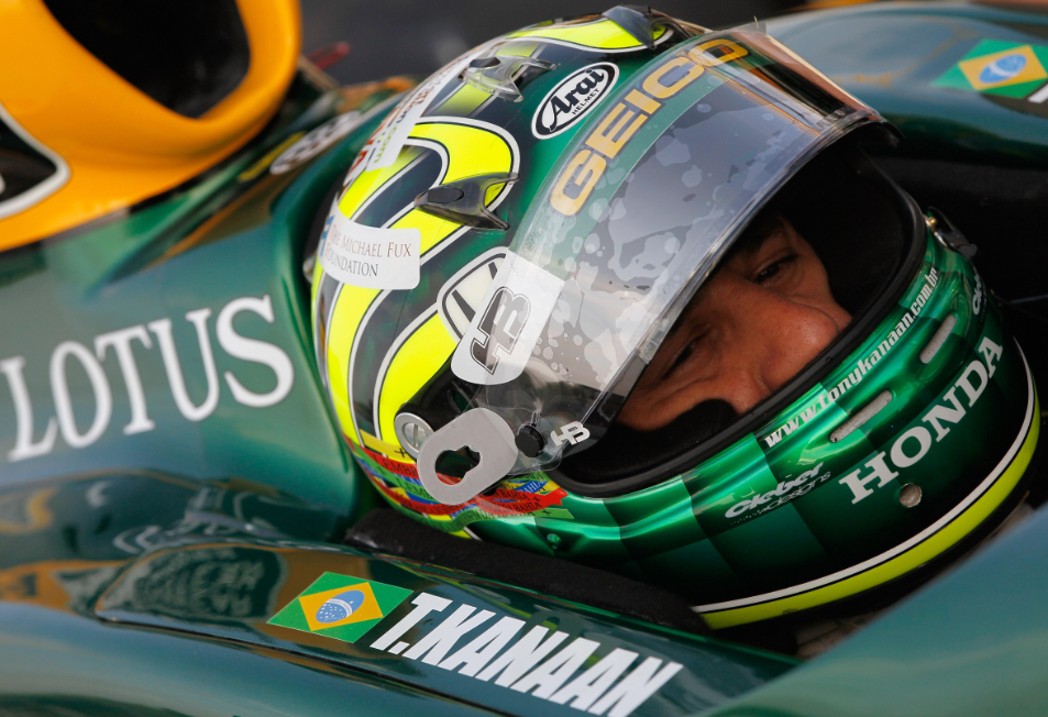 Tony Kanaan usando capacete Arai — IndyCar — Lotus